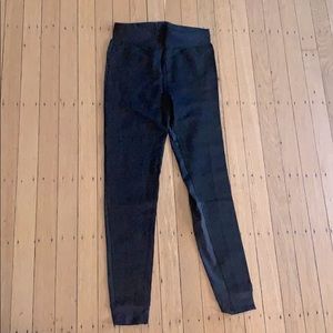 ALALA leggings Size Small